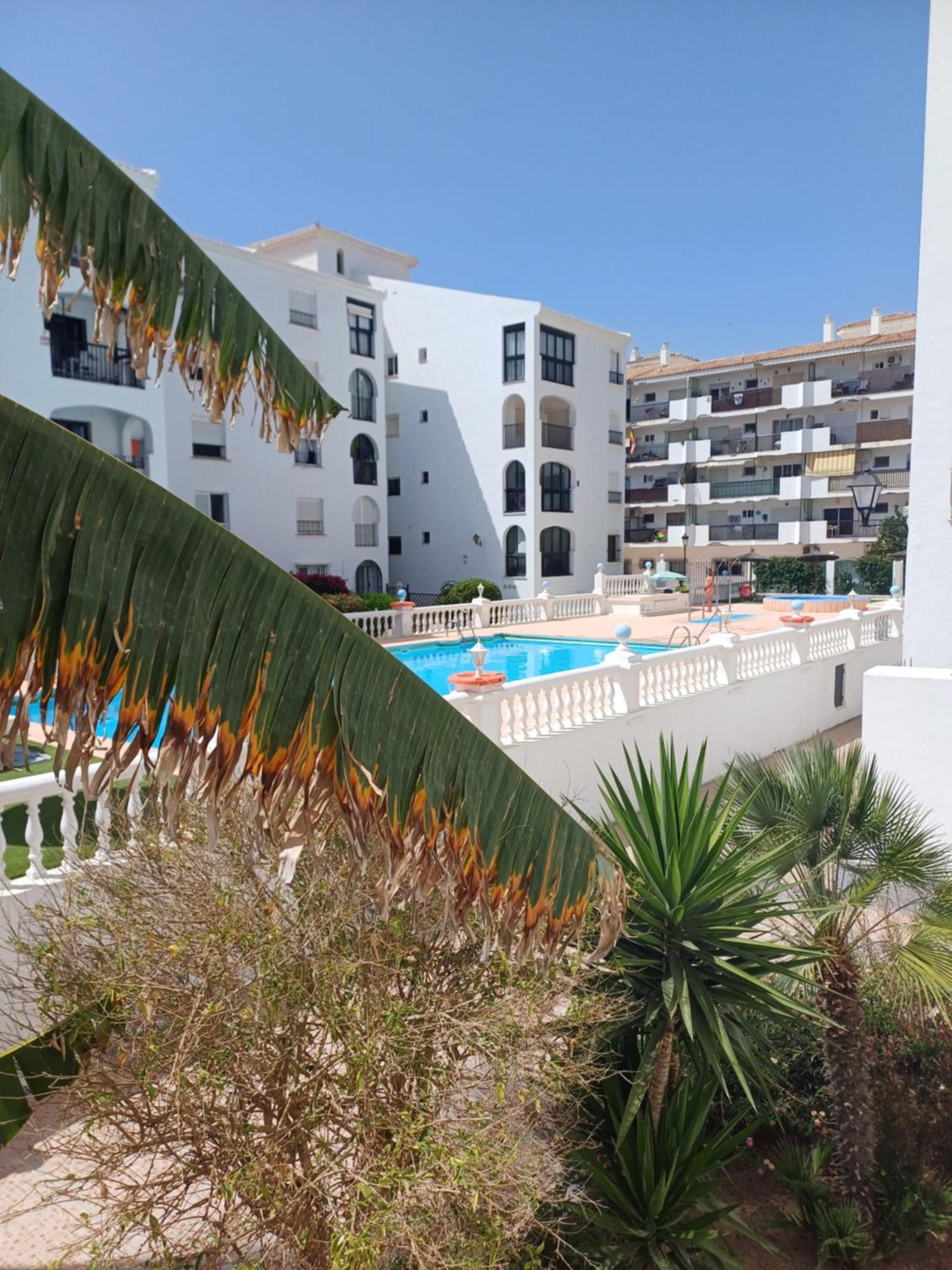 Beautiful Beachfront Newly Renovated 2 Bedroom Apartment With Swimming Pool And Garden San Luis de Sabinillas Bagian luar foto